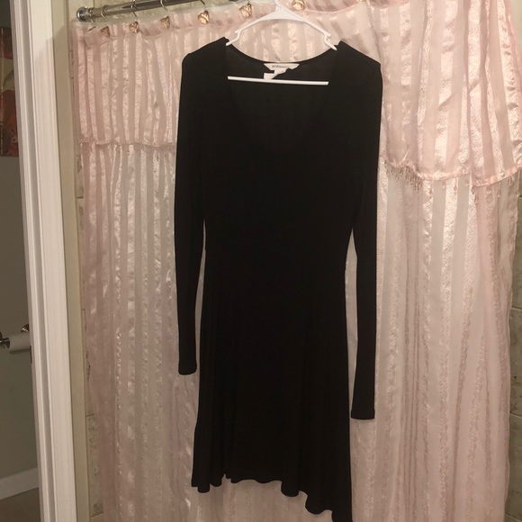 BCBGeneration Dresses & Skirts - BCBGeneration swing long sleeve black dress size S